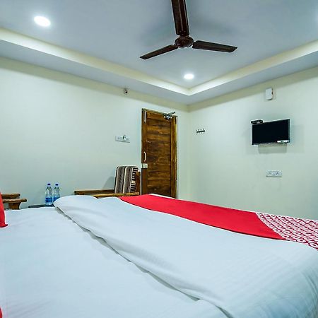 Oyo Hotel Crystal Варангал Экстерьер фото