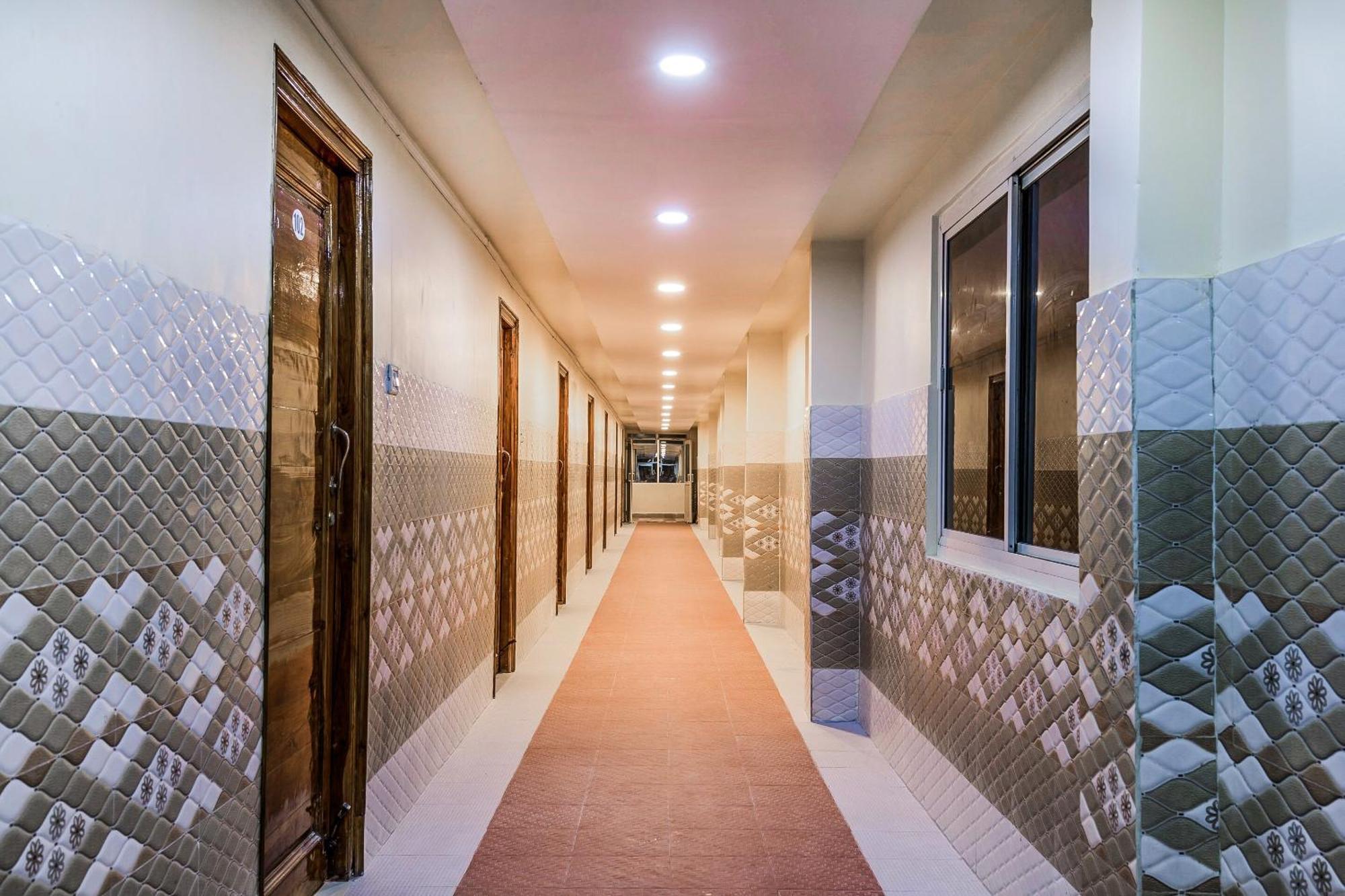Oyo Hotel Crystal Варангал Экстерьер фото